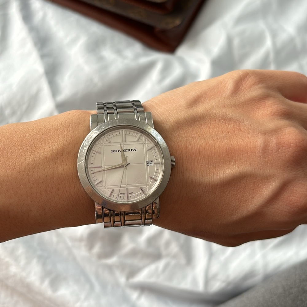 Burberry watch - Picture 3 of 5